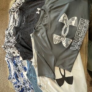 Six Under Armour Big Kids' Gray Graphic T-Shirts